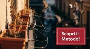 Finto gufo su un balcone con vasi e fili progettati per allontanare i piccioni