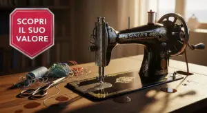 Macchina da cucire vintage su un tavolo con forbici e fili colorati